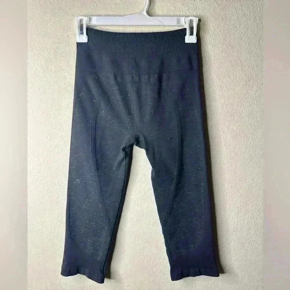 Lululemon Free To Flow Crop gray size 6 18” inseam - Picture 1 of 5